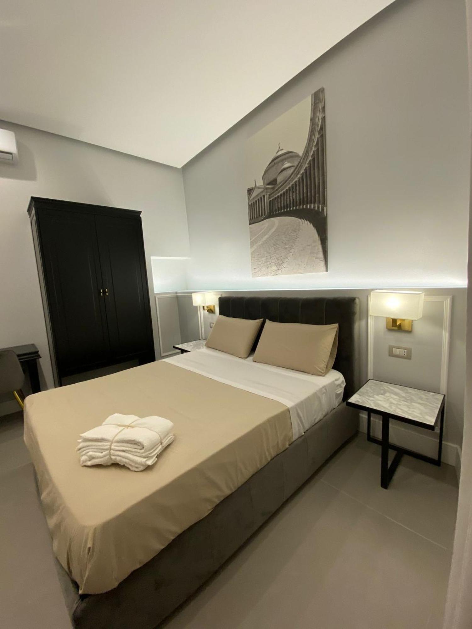 L'Infinito 88 Charmant Rooms Nápoles Habitación foto